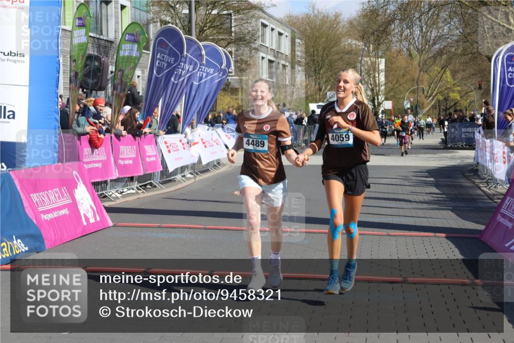 12.04.2026 - 45. Internationalen Wilhelmsburger Insellauf Strokosch-Dieckow http://msf.ph/oto/9458321 12.04.2026 11:04:45 Ziel 2664, 5792, 4059, 4489, 4686 meine-sportfotos.de
