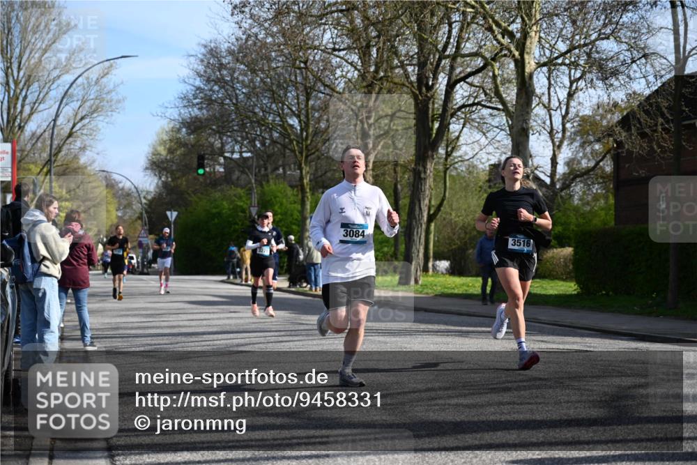 12.04.2026 - 45. Internationalen Wilhelmsburger Insellauf J. Mangold http://msf.ph/oto/9458331 12.04.2026 10:35:52 Ziel 5950, 5042, 4050, 5589, 3084, 3516, 3221, 2192, 3731, 4118, 4190, 4439, 4172, 4030, 5291, 5291, 2446, 2090 meine-sportfotos.de