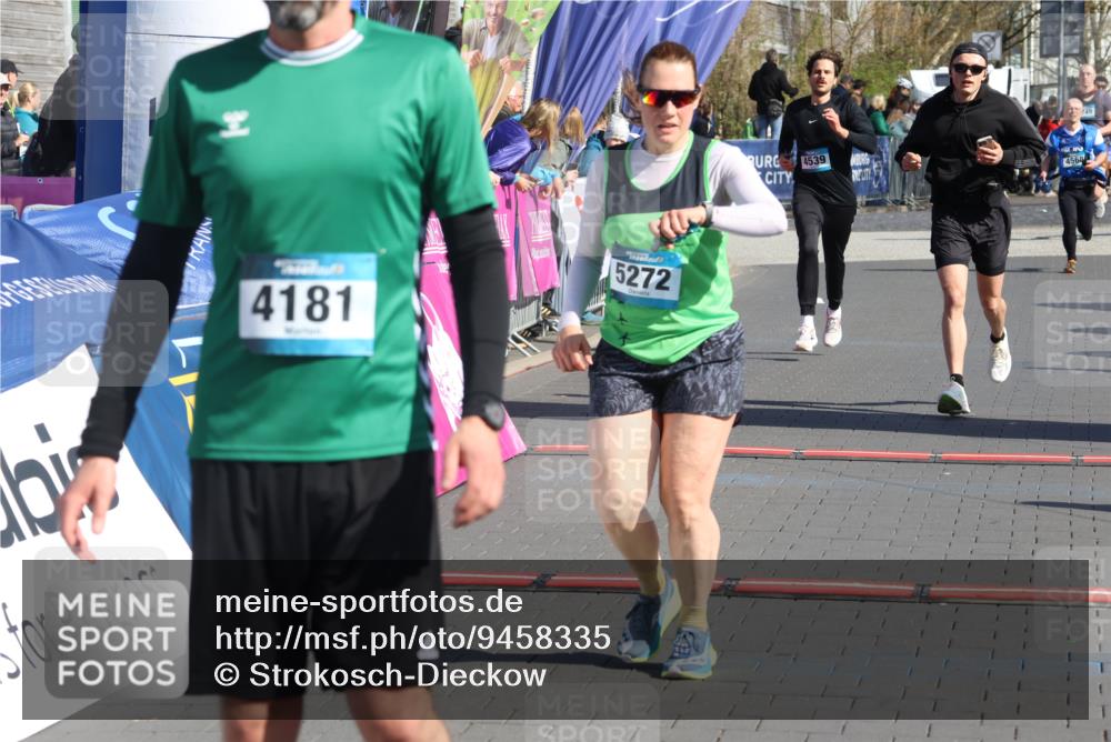 12.04.2026 - 45. Internationalen Wilhelmsburger Insellauf Strokosch-Dieckow http://msf.ph/oto/9458335 12.04.2026 10:48:06 Ziel 4181, 5272, 3174, 4360, 4539, 3762 meine-sportfotos.de