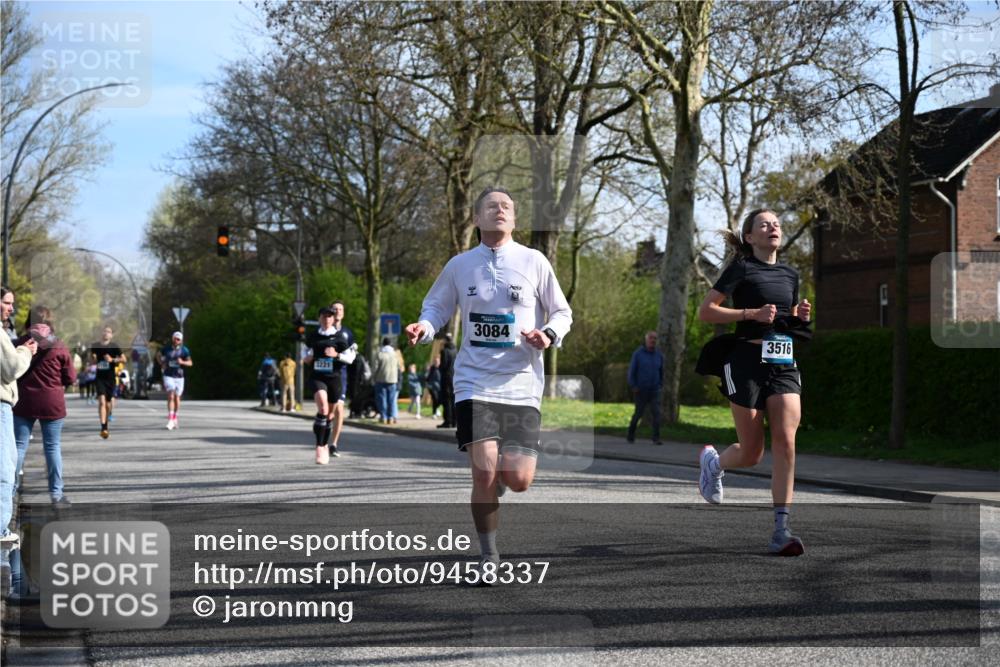 12.04.2026 - 45. Internationalen Wilhelmsburger Insellauf J. Mangold http://msf.ph/oto/9458337 12.04.2026 10:35:52 Ziel 5950, 5042, 4050, 5589, 3084, 3516, 3221, 2192, 3731, 4118, 4190, 4439, 4172, 4030, 5291, 5291, 2446, 2090 meine-sportfotos.de