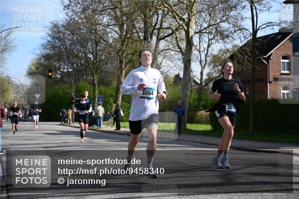 12.04.2026 - 45. Internationalen Wilhelmsburger Insellauf J. Mangold http://msf.ph/oto/9458340 12.04.2026 10:35:52 Ziel 5950, 5042, 4050, 5589, 3084, 3516, 3221, 2192, 3731, 4118, 4190, 4439, 4172, 4030, 5291, 5291, 2446, 2090 meine-sportfotos.de