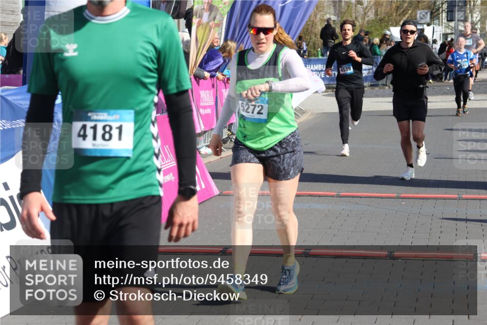 12.04.2026 - 45. Internationalen Wilhelmsburger Insellauf Strokosch-Dieckow http://msf.ph/oto/9458349 12.04.2026 10:48:06 Ziel 4181, 5272, 3174, 4360, 4539, 3762 meine-sportfotos.de