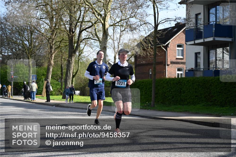 12.04.2026 - 45. Internationalen Wilhelmsburger Insellauf J. Mangold http://msf.ph/oto/9458357 12.04.2026 10:35:56 Ziel 5042, 4050, 5589, 3084, 3516, 3221, 2192, 3731, 4118, 4190, 4439, 4439, 4172, 4030, 5291, 2446, 2090, 5691 meine-sportfotos.de