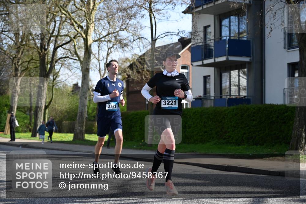12.04.2026 - 45. Internationalen Wilhelmsburger Insellauf J. Mangold http://msf.ph/oto/9458367 12.04.2026 10:35:56 Ziel 5042, 4050, 5589, 3084, 3516, 3221, 2192, 3731, 4118, 4190, 4439, 4439, 4172, 4030, 5291, 2446, 2090, 5691 meine-sportfotos.de