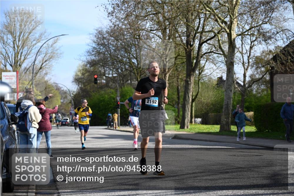 12.04.2026 - 45. Internationalen Wilhelmsburger Insellauf J. Mangold http://msf.ph/oto/9458388 12.04.2026 10:35:59 Ziel 5589, 3084, 3516, 3221, 2192, 3731, 4118, 4190, 4439, 4172, 4030, 5291, 2446, 2446, 2090, 5691, 3796, 2582 meine-sportfotos.de