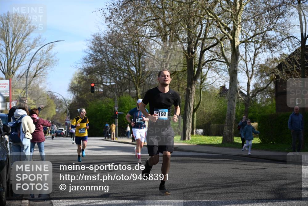 12.04.2026 - 45. Internationalen Wilhelmsburger Insellauf J. Mangold http://msf.ph/oto/9458391 12.04.2026 10:35:59 Ziel 5589, 3084, 3516, 3221, 2192, 3731, 4118, 4190, 4439, 4172, 4030, 5291, 2446, 2446, 2090, 5691, 3796, 2582 meine-sportfotos.de