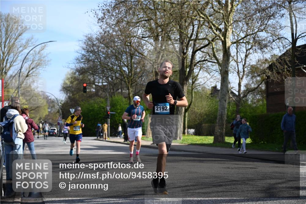 12.04.2026 - 45. Internationalen Wilhelmsburger Insellauf J. Mangold http://msf.ph/oto/9458395 12.04.2026 10:35:59 Ziel 5589, 3084, 3516, 3221, 2192, 3731, 4118, 4190, 4439, 4172, 4030, 5291, 2446, 2446, 2090, 5691, 3796, 2582 meine-sportfotos.de