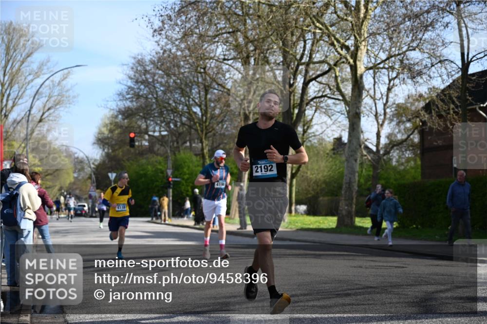 12.04.2026 - 45. Internationalen Wilhelmsburger Insellauf J. Mangold http://msf.ph/oto/9458396 12.04.2026 10:35:59 Ziel 5589, 3084, 3516, 3221, 2192, 3731, 4118, 4190, 4439, 4172, 4030, 5291, 2446, 2446, 2090, 5691, 3796, 2582 meine-sportfotos.de