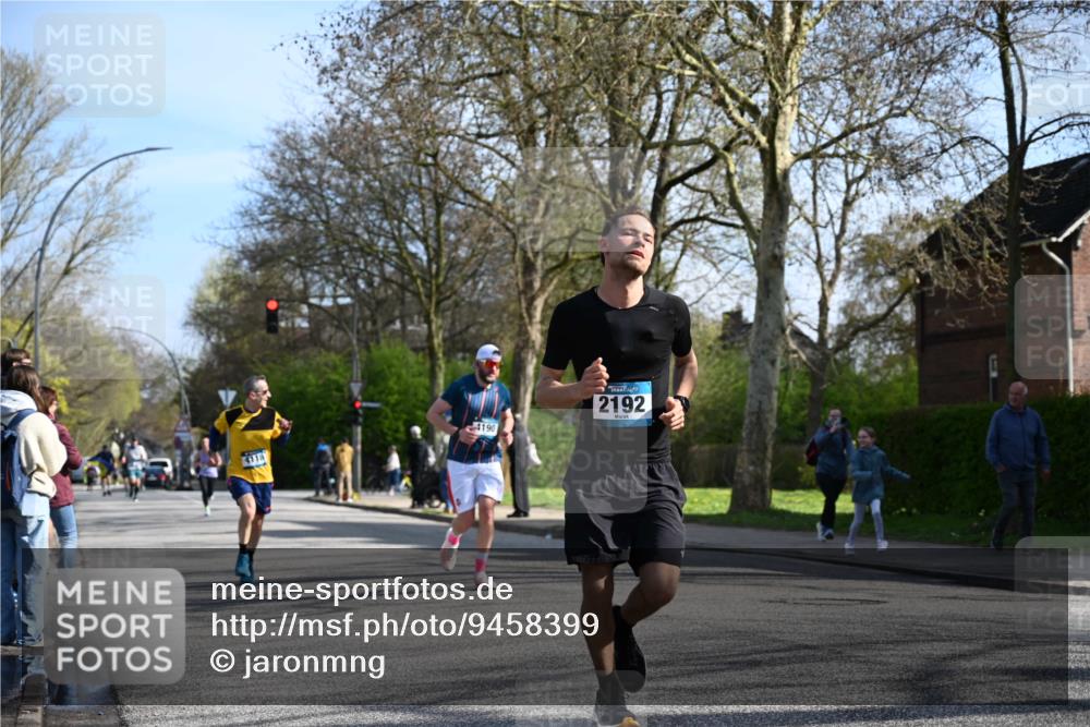 12.04.2026 - 45. Internationalen Wilhelmsburger Insellauf J. Mangold http://msf.ph/oto/9458399 12.04.2026 10:35:59 Ziel 5589, 3084, 3516, 3221, 2192, 3731, 4118, 4190, 4439, 4172, 4030, 5291, 2446, 2446, 2090, 5691, 3796, 2582 meine-sportfotos.de