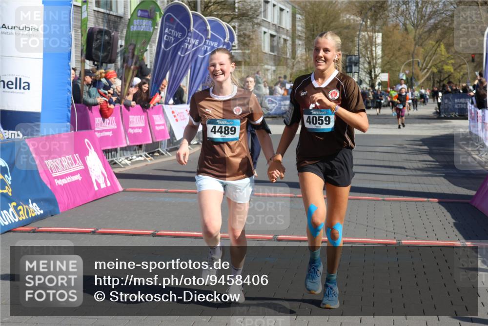 12.04.2026 - 45. Internationalen Wilhelmsburger Insellauf Strokosch-Dieckow http://msf.ph/oto/9458406 12.04.2026 11:04:46 Ziel 4059, 4489, 4686 meine-sportfotos.de