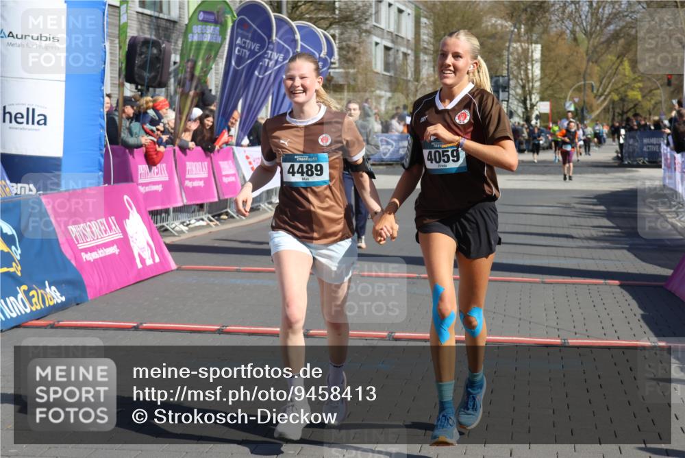 12.04.2026 - 45. Internationalen Wilhelmsburger Insellauf Strokosch-Dieckow http://msf.ph/oto/9458413 12.04.2026 11:04:46 Ziel 4059, 4489, 4686 meine-sportfotos.de