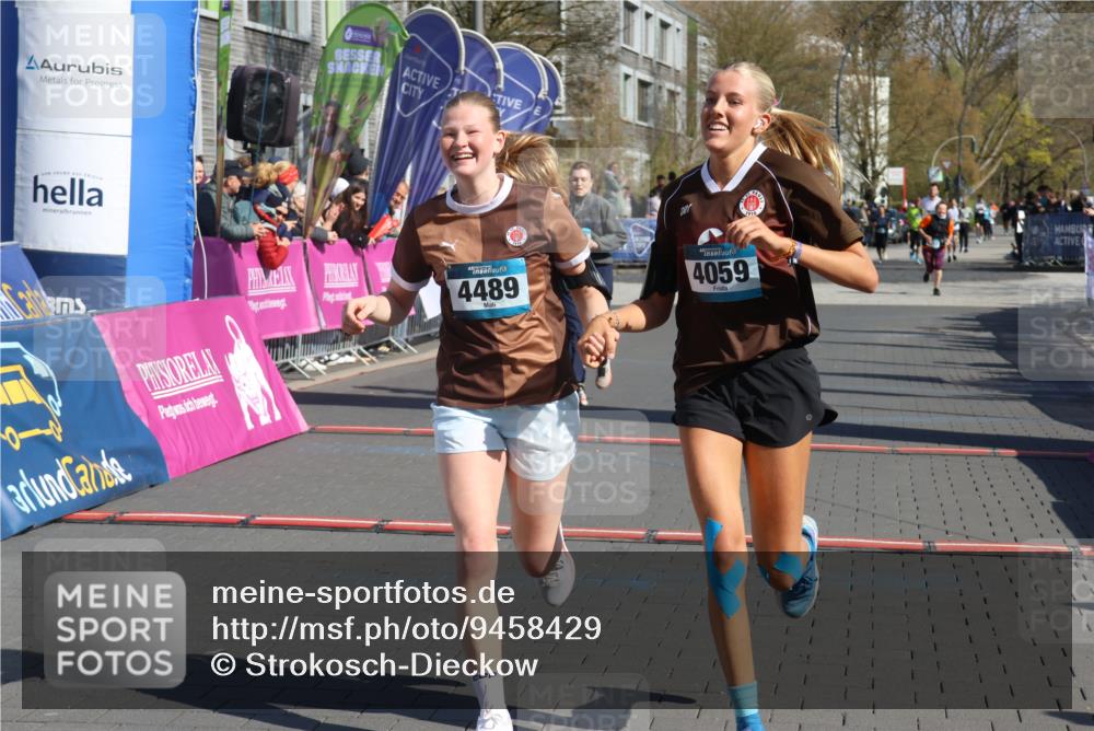 12.04.2026 - 45. Internationalen Wilhelmsburger Insellauf Strokosch-Dieckow http://msf.ph/oto/9458429 12.04.2026 11:04:46 Ziel 4059, 4489, 4686 meine-sportfotos.de