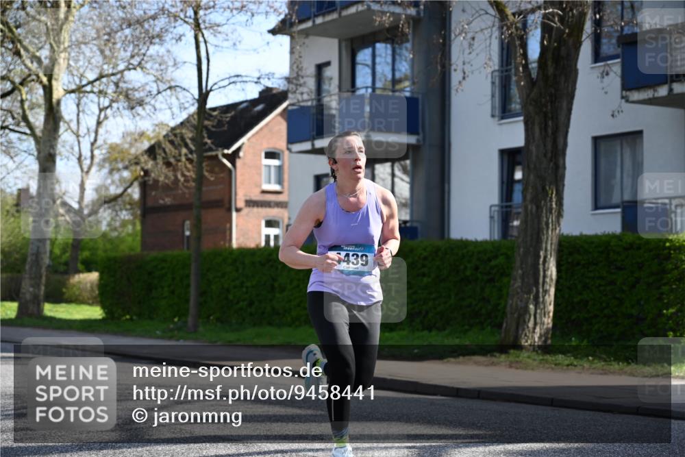 12.04.2026 - 45. Internationalen Wilhelmsburger Insellauf J. Mangold http://msf.ph/oto/9458441 12.04.2026 10:36:10 Ziel 2192, 3731, 4118, 4190, 4439, 4172, 4030, 5291, 2446, 2090, 5691, 3796, 2582, 2582, 3629, 3894, 4544, 3230 meine-sportfotos.de