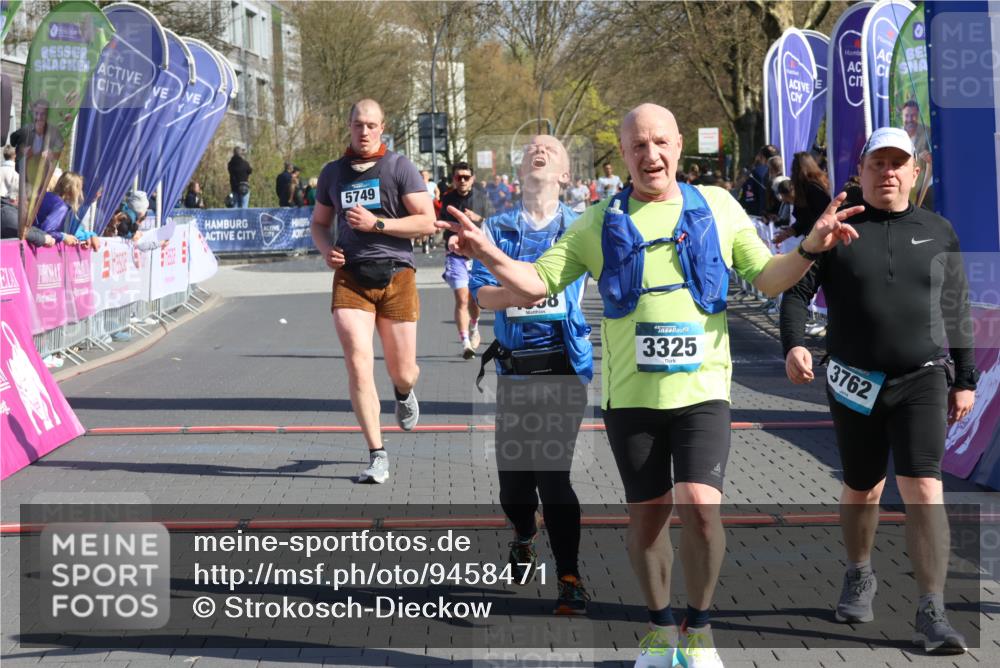 12.04.2026 - 45. Internationalen Wilhelmsburger Insellauf Strokosch-Dieckow http://msf.ph/oto/9458471 12.04.2026 10:48:14 Ziel 3762, 4568, 3325, 5749, 2784 meine-sportfotos.de