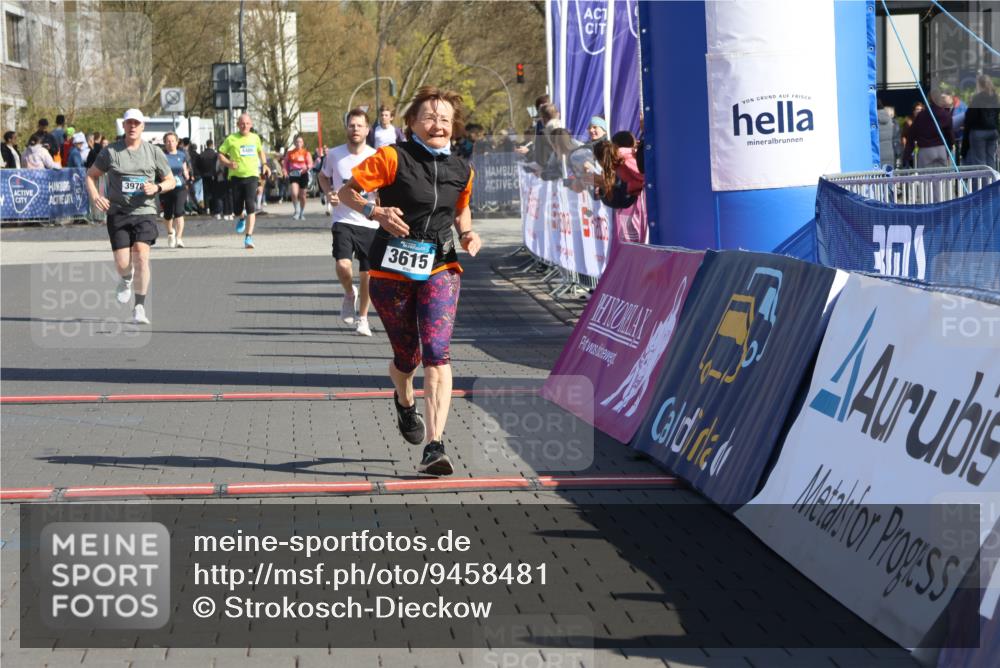 12.04.2026 - 45. Internationalen Wilhelmsburger Insellauf Strokosch-Dieckow http://msf.ph/oto/9458481 12.04.2026 11:04:56 Ziel 3615, 2211 meine-sportfotos.de
