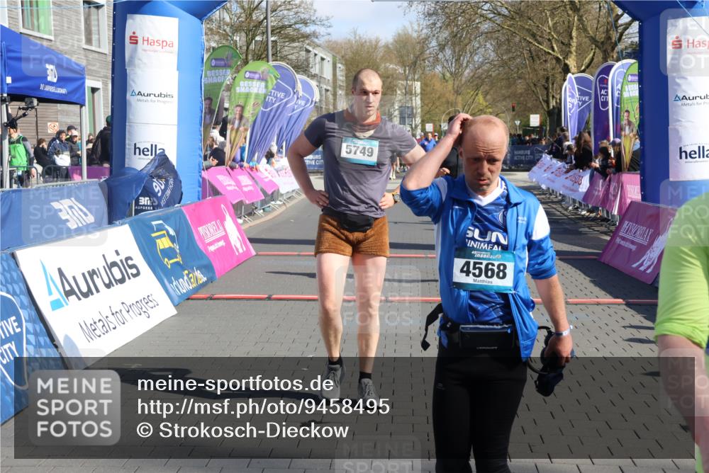 12.04.2026 - 45. Internationalen Wilhelmsburger Insellauf Strokosch-Dieckow http://msf.ph/oto/9458495 12.04.2026 10:48:18 Ziel 5749, 2784, 4834 meine-sportfotos.de