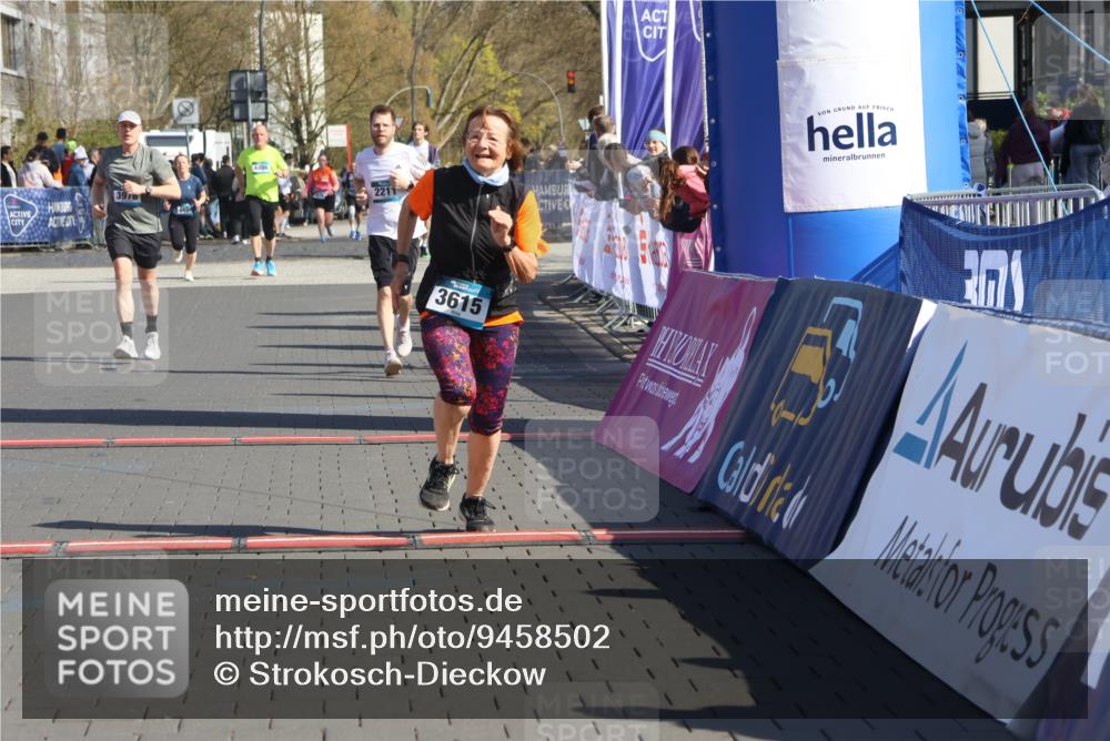 12.04.2026 - 45. Internationalen Wilhelmsburger Insellauf Strokosch-Dieckow http://msf.ph/oto/9458502 12.04.2026 11:04:56 Ziel 3615, 2211 meine-sportfotos.de