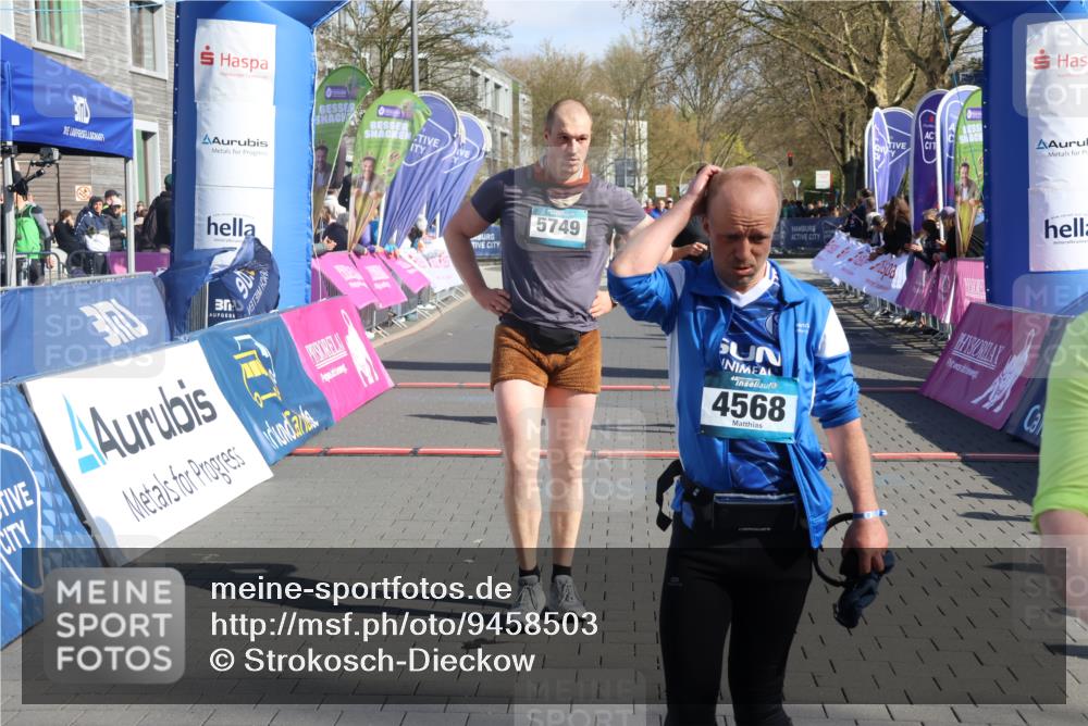 12.04.2026 - 45. Internationalen Wilhelmsburger Insellauf Strokosch-Dieckow http://msf.ph/oto/9458503 12.04.2026 10:48:18 Ziel 5749, 2784, 4834 meine-sportfotos.de