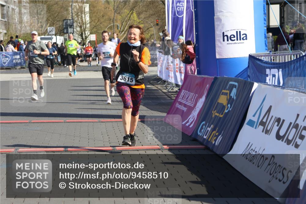 12.04.2026 - 45. Internationalen Wilhelmsburger Insellauf Strokosch-Dieckow http://msf.ph/oto/9458510 12.04.2026 11:04:56 Ziel 3615, 2211 meine-sportfotos.de