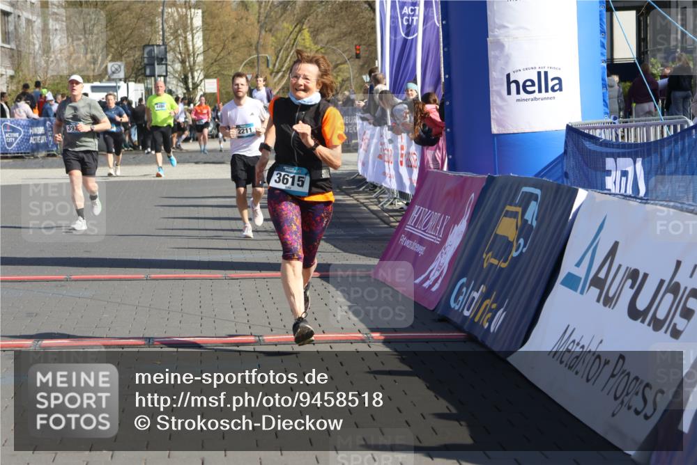 12.04.2026 - 45. Internationalen Wilhelmsburger Insellauf Strokosch-Dieckow http://msf.ph/oto/9458518 12.04.2026 11:04:56 Ziel 3615, 2211 meine-sportfotos.de