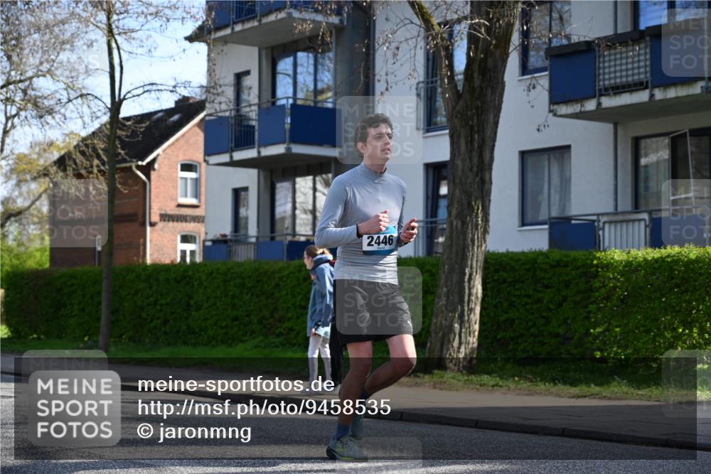 12.04.2026 - 45. Internationalen Wilhelmsburger Insellauf J. Mangold http://msf.ph/oto/9458535 12.04.2026 10:36:23 Ziel 4172, 4030, 5291, 2446, 2090, 5691, 3796, 2582, 3629, 3894, 4544, 3230, 4978, 5567, 2375 meine-sportfotos.de