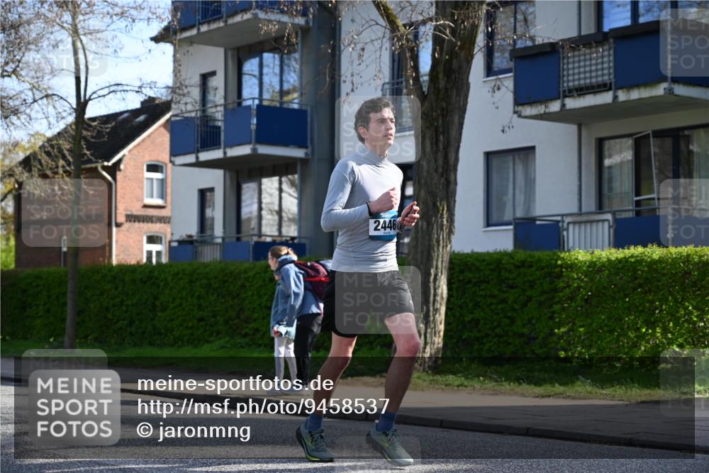12.04.2026 - 45. Internationalen Wilhelmsburger Insellauf J. Mangold http://msf.ph/oto/9458537 12.04.2026 10:36:23 Ziel 4172, 4030, 5291, 2446, 2090, 5691, 3796, 2582, 3629, 3894, 4544, 3230, 4978, 5567, 2375 meine-sportfotos.de