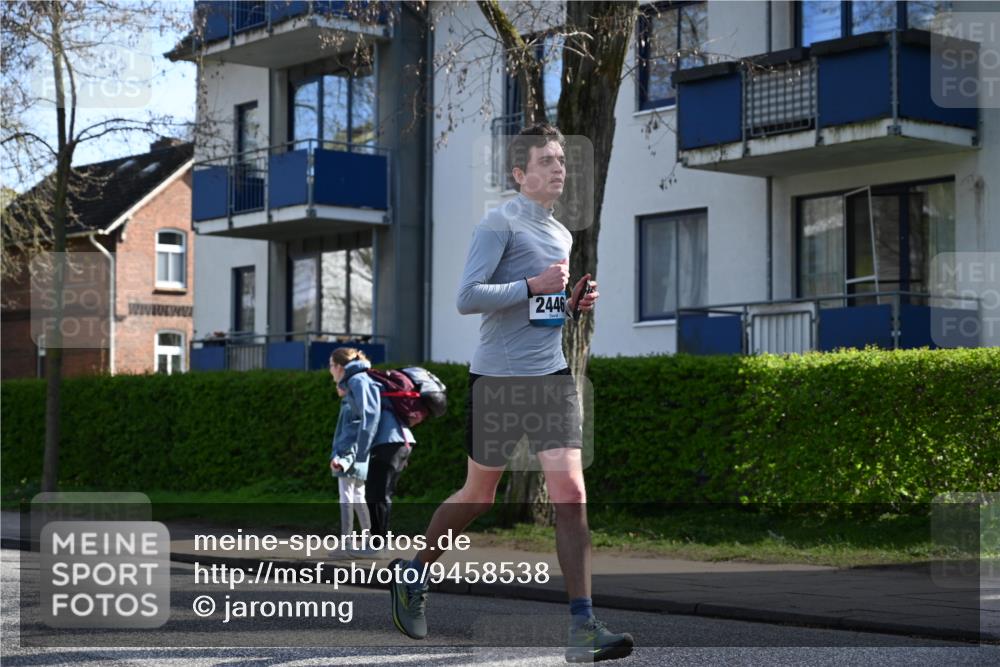 12.04.2026 - 45. Internationalen Wilhelmsburger Insellauf J. Mangold http://msf.ph/oto/9458538 12.04.2026 10:36:23 Ziel 4172, 4030, 5291, 2446, 2090, 5691, 3796, 2582, 3629, 3894, 4544, 3230, 4978, 5567, 2375 meine-sportfotos.de