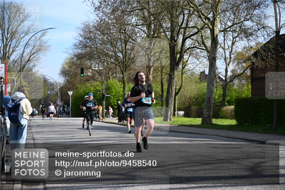 12.04.2026 - 45. Internationalen Wilhelmsburger Insellauf J. Mangold http://msf.ph/oto/9458540 12.04.2026 10:36:35 Ziel 2446, 2090, 5691, 3796, 2582, 3629, 3894, 4544, 3230, 4978, 5567, 2375, 2444, 3670, 2451, 2106, 4467, 4482 meine-sportfotos.de
