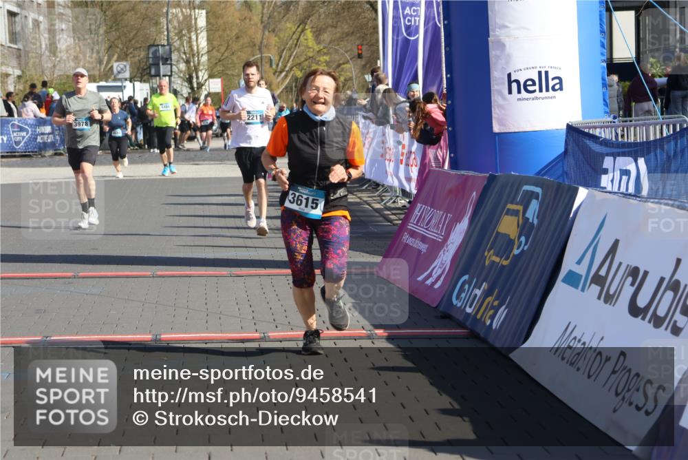 12.04.2026 - 45. Internationalen Wilhelmsburger Insellauf Strokosch-Dieckow http://msf.ph/oto/9458541 12.04.2026 11:04:56 Ziel 3615, 2211 meine-sportfotos.de