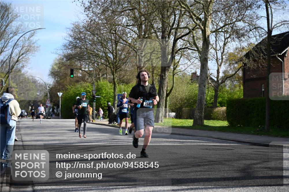 12.04.2026 - 45. Internationalen Wilhelmsburger Insellauf J. Mangold http://msf.ph/oto/9458545 12.04.2026 10:36:35 Ziel 2446, 2090, 5691, 3796, 2582, 3629, 3894, 4544, 3230, 4978, 5567, 2375, 2444, 3670, 2451, 2106, 4467, 4482 meine-sportfotos.de