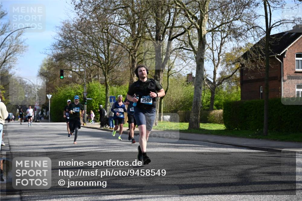 12.04.2026 - 45. Internationalen Wilhelmsburger Insellauf J. Mangold http://msf.ph/oto/9458549 12.04.2026 10:36:35 Ziel 2446, 2090, 5691, 3796, 2582, 3629, 3894, 4544, 3230, 4978, 5567, 2375, 2444, 3670, 2451, 2106, 4467, 4482 meine-sportfotos.de