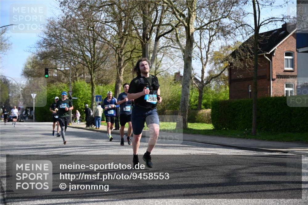 12.04.2026 - 45. Internationalen Wilhelmsburger Insellauf J. Mangold http://msf.ph/oto/9458553 12.04.2026 10:36:36 Ziel 2446, 2090, 5691, 3796, 2582, 3629, 3894, 4544, 3230, 4978, 4978, 5567, 2375, 2444, 3670, 2444, 3670, 2451, 2106, 4467, 4482 meine-sportfotos.de