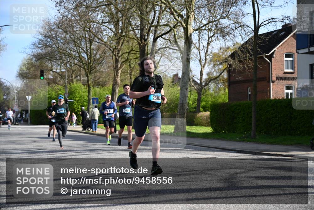 12.04.2026 - 45. Internationalen Wilhelmsburger Insellauf J. Mangold http://msf.ph/oto/9458556 12.04.2026 10:36:36 Ziel 2446, 2090, 5691, 3796, 2582, 3629, 3894, 4544, 3230, 4978, 4978, 5567, 2375, 2444, 3670, 2444, 3670, 2451, 2106, 4467, 4482 meine-sportfotos.de