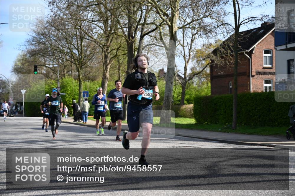 12.04.2026 - 45. Internationalen Wilhelmsburger Insellauf J. Mangold http://msf.ph/oto/9458557 12.04.2026 10:36:36 Ziel 2446, 2090, 5691, 3796, 2582, 3629, 3894, 4544, 3230, 4978, 4978, 5567, 2375, 2444, 3670, 2444, 3670, 2451, 2106, 4467, 4482 meine-sportfotos.de