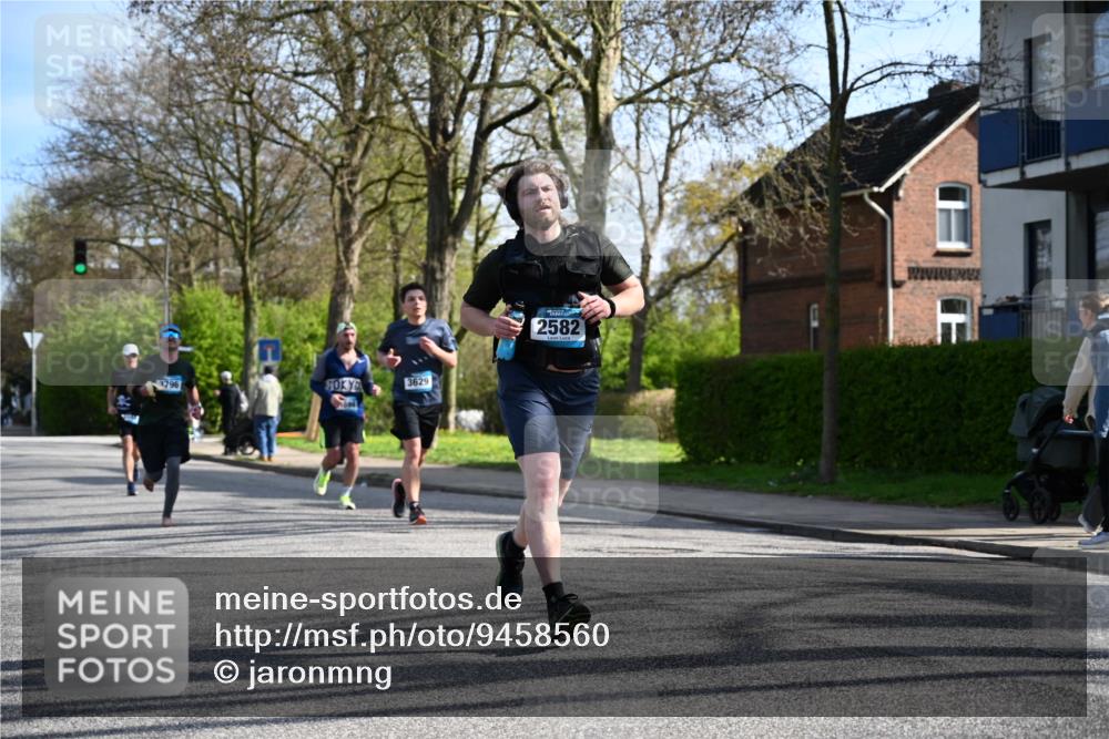 12.04.2026 - 45. Internationalen Wilhelmsburger Insellauf J. Mangold http://msf.ph/oto/9458560 12.04.2026 10:36:36 Ziel 2446, 2090, 5691, 3796, 2582, 3629, 3894, 4544, 3230, 4978, 4978, 5567, 2375, 2444, 3670, 2444, 3670, 2451, 2106, 4467, 4482 meine-sportfotos.de