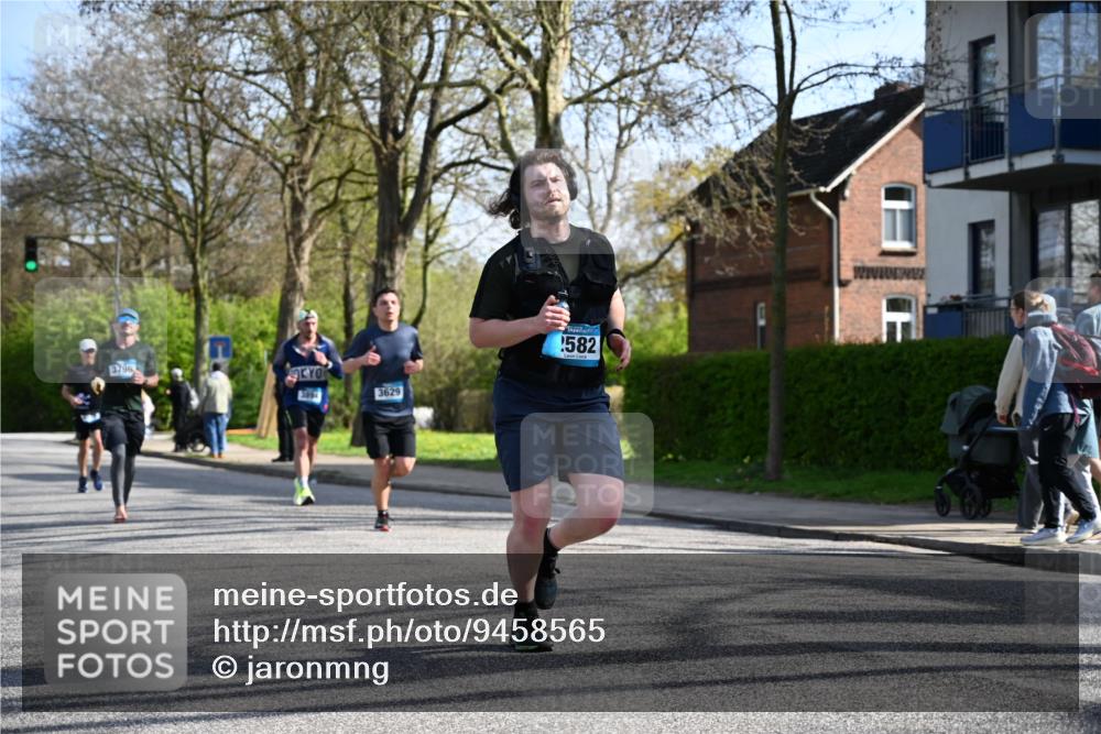 12.04.2026 - 45. Internationalen Wilhelmsburger Insellauf J. Mangold http://msf.ph/oto/9458565 12.04.2026 10:36:36 Ziel 2446, 2090, 5691, 3796, 2582, 3629, 3894, 4544, 3230, 4978, 4978, 5567, 2375, 2444, 3670, 2444, 3670, 2451, 2106, 4467, 4482 meine-sportfotos.de