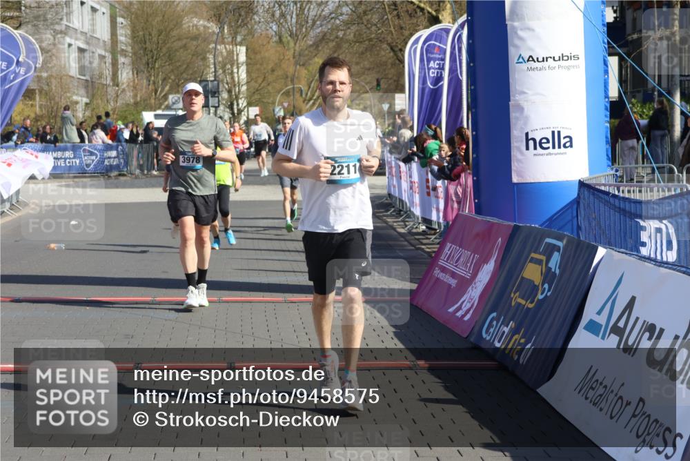 12.04.2026 - 45. Internationalen Wilhelmsburger Insellauf Strokosch-Dieckow http://msf.ph/oto/9458575 12.04.2026 11:05:01 Ziel 2211, 3978, 4484, 4486 meine-sportfotos.de