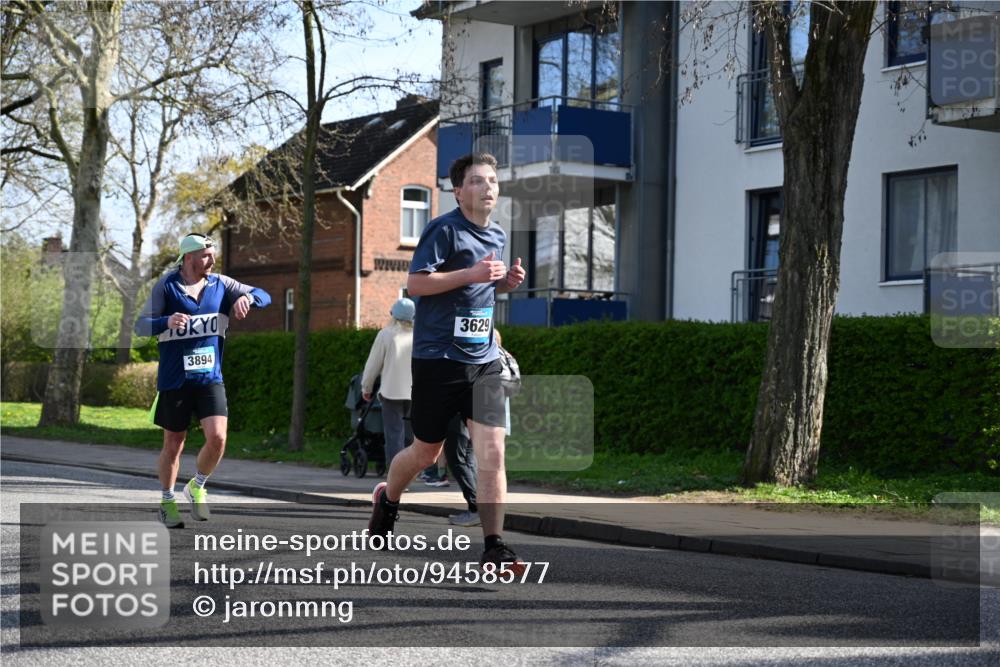 12.04.2026 - 45. Internationalen Wilhelmsburger Insellauf J. Mangold http://msf.ph/oto/9458577 12.04.2026 10:36:38 Ziel 2090, 5691, 3796, 2582, 3629, 3894, 4544, 3230, 4978, 5567, 2375, 2444, 3670, 2451, 2106, 4467, 4482 meine-sportfotos.de
