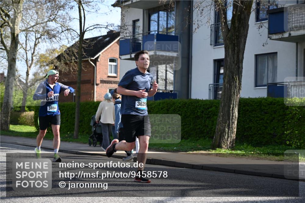 12.04.2026 - 45. Internationalen Wilhelmsburger Insellauf J. Mangold http://msf.ph/oto/9458578 12.04.2026 10:36:38 Ziel 2090, 5691, 3796, 2582, 3629, 3894, 4544, 3230, 4978, 5567, 2375, 2444, 3670, 2451, 2106, 4467, 4482 meine-sportfotos.de