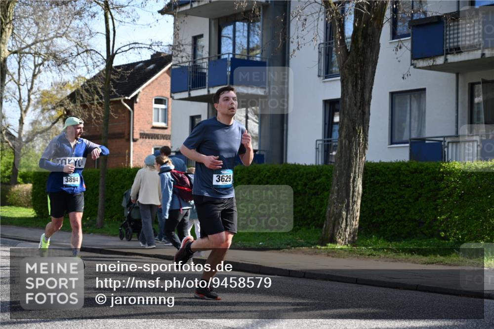 12.04.2026 - 45. Internationalen Wilhelmsburger Insellauf J. Mangold http://msf.ph/oto/9458579 12.04.2026 10:36:39 Ziel 2090, 5691, 3796, 2582, 3629, 3894, 4544, 3230, 4978, 5567, 2375, 2444, 3670, 2451, 2106, 4467, 4482 meine-sportfotos.de