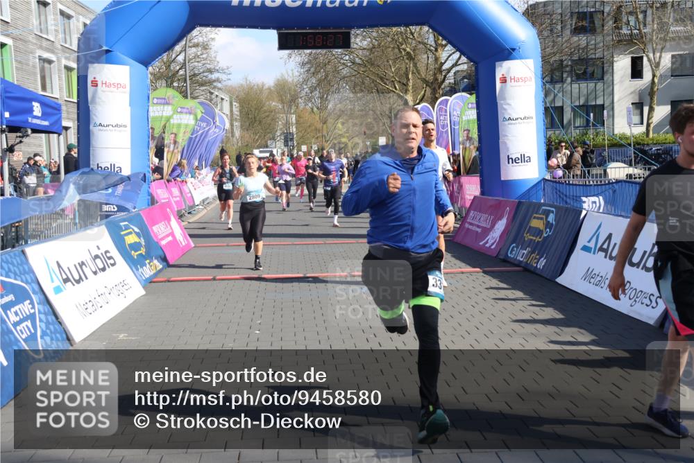 12.04.2026 - 45. Internationalen Wilhelmsburger Insellauf Strokosch-Dieckow http://msf.ph/oto/9458580 12.04.2026 10:48:25 Ziel 4834, 4330, 3311, 2809, 4415, 4681, 2373 meine-sportfotos.de