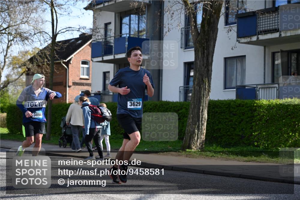 12.04.2026 - 45. Internationalen Wilhelmsburger Insellauf J. Mangold http://msf.ph/oto/9458581 12.04.2026 10:36:39 Ziel 2090, 5691, 3796, 2582, 3629, 3894, 4544, 3230, 4978, 5567, 2375, 2444, 3670, 2451, 2106, 4467, 4482 meine-sportfotos.de