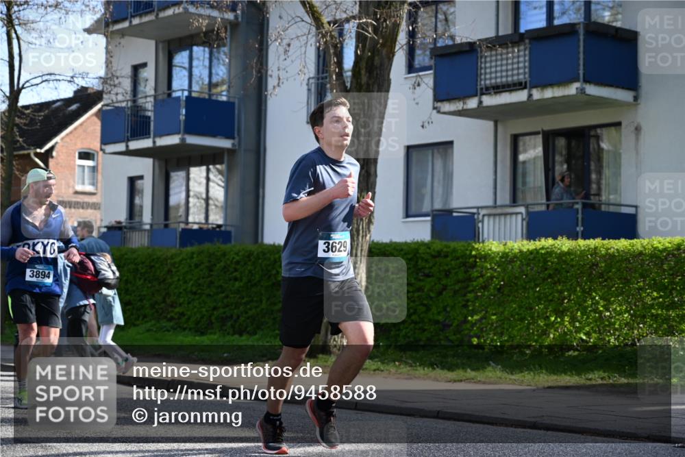 12.04.2026 - 45. Internationalen Wilhelmsburger Insellauf J. Mangold http://msf.ph/oto/9458588 12.04.2026 10:36:39 Ziel 2090, 5691, 3796, 2582, 3629, 3894, 4544, 3230, 4978, 5567, 2375, 2444, 3670, 2451, 2106, 4467, 4482 meine-sportfotos.de