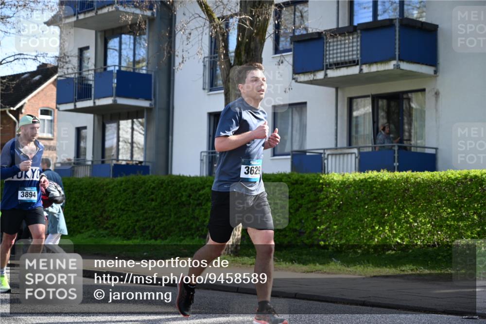 12.04.2026 - 45. Internationalen Wilhelmsburger Insellauf J. Mangold http://msf.ph/oto/9458589 12.04.2026 10:36:39 Ziel 2090, 5691, 3796, 2582, 3629, 3894, 4544, 3230, 4978, 5567, 2375, 2444, 3670, 2451, 2106, 4467, 4482 meine-sportfotos.de