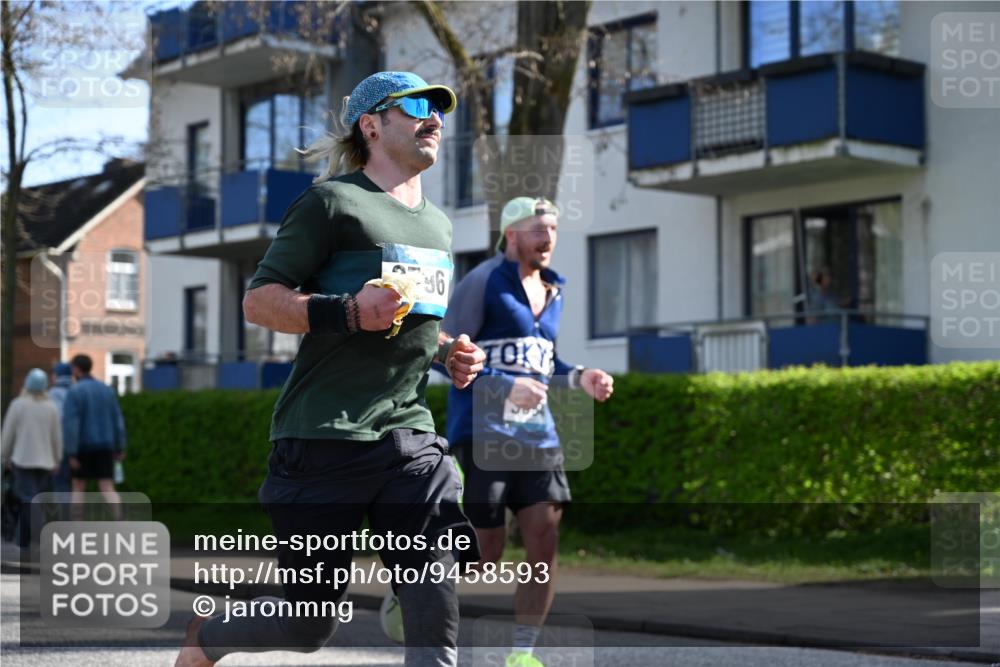 12.04.2026 - 45. Internationalen Wilhelmsburger Insellauf J. Mangold http://msf.ph/oto/9458593 12.04.2026 10:36:40 Ziel 2090, 5691, 3796, 2582, 3629, 3894, 4544, 3230, 4978, 5567, 2375, 2444, 3670, 2451, 2106, 4467, 4482, 4779 meine-sportfotos.de