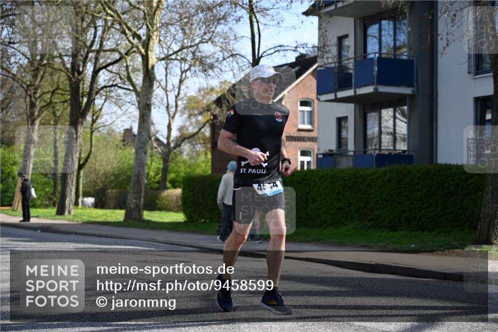 12.04.2026 - 45. Internationalen Wilhelmsburger Insellauf J. Mangold http://msf.ph/oto/9458599 12.04.2026 10:36:42 Ziel 5691, 3796, 2582, 3629, 3894, 4544, 3230, 4978, 5567, 2375, 2444, 3670, 2451, 2106, 4467, 4482, 4779, 3492 meine-sportfotos.de