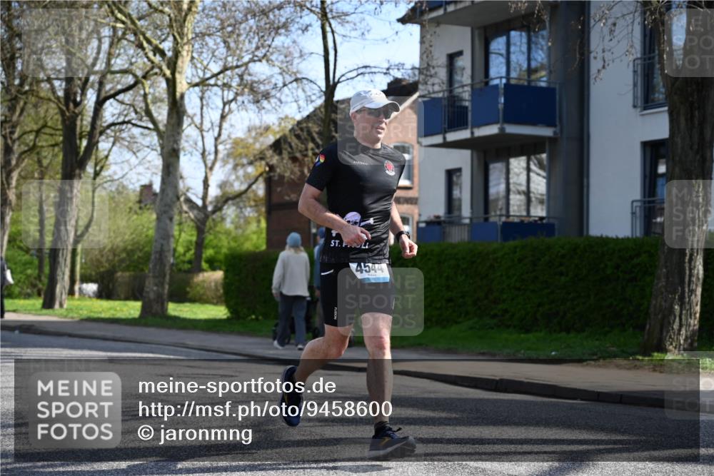 12.04.2026 - 45. Internationalen Wilhelmsburger Insellauf J. Mangold http://msf.ph/oto/9458600 12.04.2026 10:36:42 Ziel 5691, 3796, 2582, 3629, 3894, 4544, 3230, 4978, 5567, 2375, 2444, 3670, 2451, 2106, 4467, 4482, 4779, 3492 meine-sportfotos.de