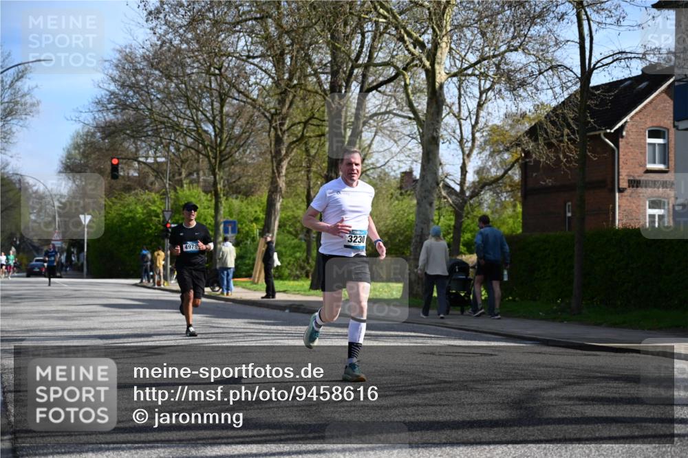 12.04.2026 - 45. Internationalen Wilhelmsburger Insellauf J. Mangold http://msf.ph/oto/9458616 12.04.2026 10:36:47 Ziel 2582, 3629, 3894, 4544, 3230, 4978, 5567, 2375, 2444, 3670, 2451, 2106, 4467, 4482, 4482, 4779, 3492, 5643, 3238 meine-sportfotos.de