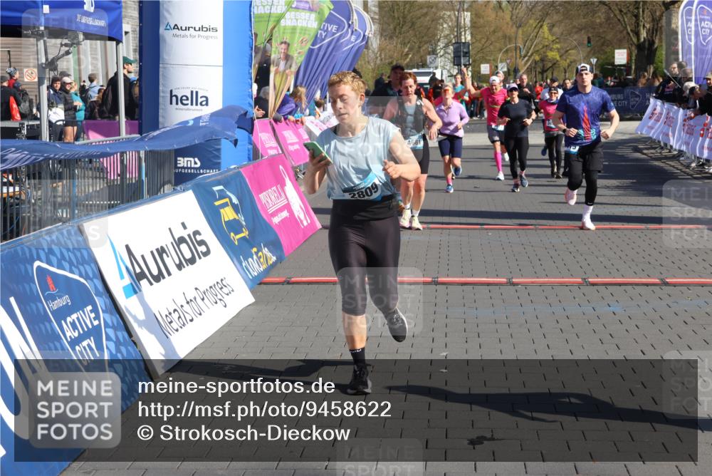 12.04.2026 - 45. Internationalen Wilhelmsburger Insellauf Strokosch-Dieckow http://msf.ph/oto/9458622 12.04.2026 10:48:27 Ziel 4330, 3311, 2809, 4415, 4681, 2373, 2384, 2442, 3631, 5578, 3414 meine-sportfotos.de