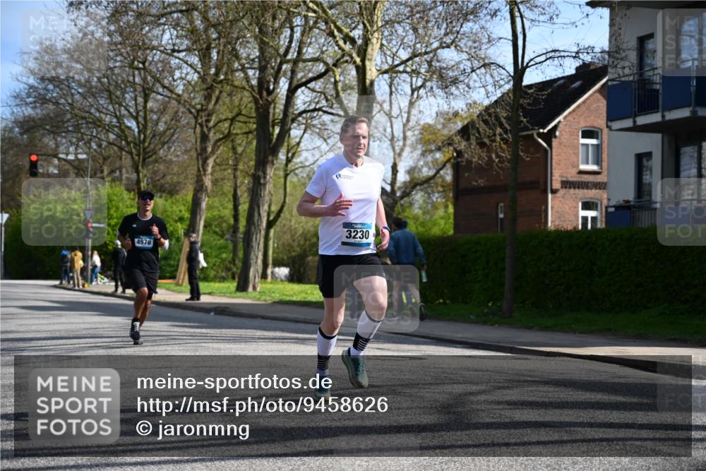 12.04.2026 - 45. Internationalen Wilhelmsburger Insellauf J. Mangold http://msf.ph/oto/9458626 12.04.2026 10:36:47 Ziel 2582, 3629, 3894, 4544, 3230, 4978, 5567, 2375, 2444, 3670, 2451, 2106, 4467, 4482, 4482, 4779, 3492, 5643, 3238 meine-sportfotos.de